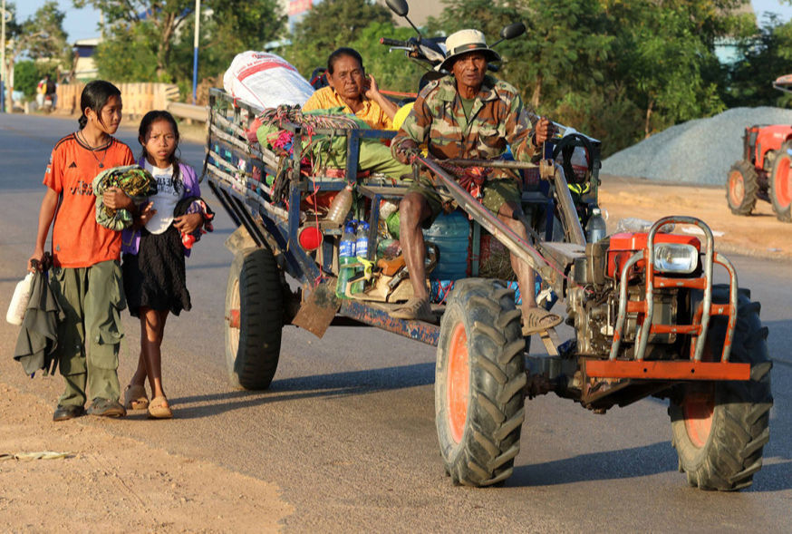 Exodus for thousands of civilians