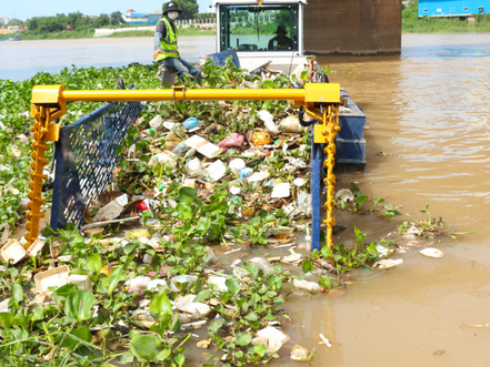 Phnom Penh & Environnement : 200 tonnes d'ordures collectées sur les cours d'eau avec le Moringa
