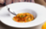 Cette recette associe la texture douce et moelleuse des gnocchetti à la saveur riche et fumée de la provola, créant ainsi une expérience culinaire à la fois savoureuse et élégante
