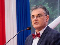 Pour sa première réception du 14 juillet au Cambodge, l'ambassadeur de France Olivier Richard a choisi de regarder loin devant. Devant un parterre de ministres, de diplomates et de représentants de la communauté française, il a dressé, lundi soir, le tableau d'une année 2026 pas comme les autres, celle où « nous avons là l'occasion d'écrire une nouvelle page» dans l'histoire des relations entre Paris et Phnom Penh.