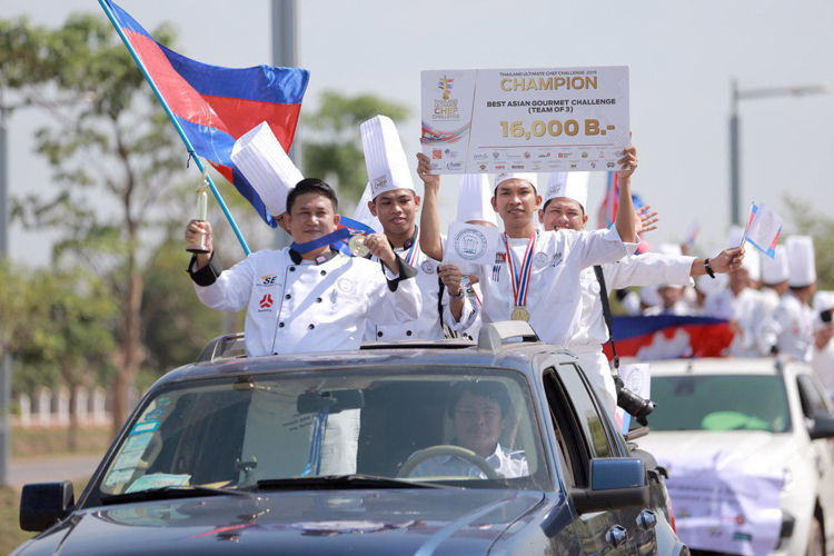 Les cordons bleus cambodgiens accueillis en héros