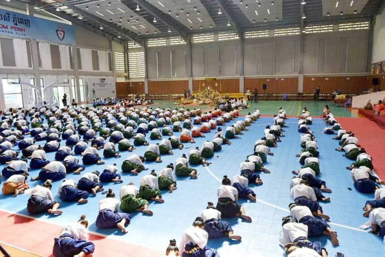 Environ 500 étudiants ont assisté à la cérémonie de remerciement de leurs maîtres de danse au siège de l’UYFC. Photo fournie