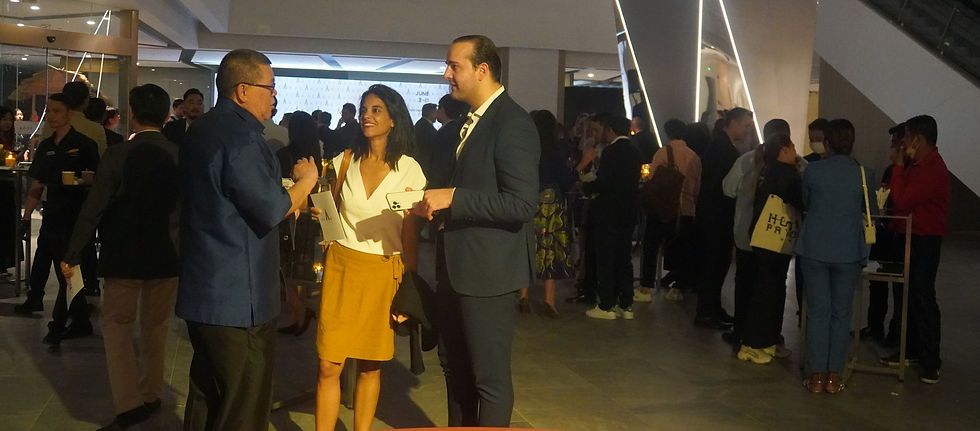 Beaucoup de monde pour ce vernissage