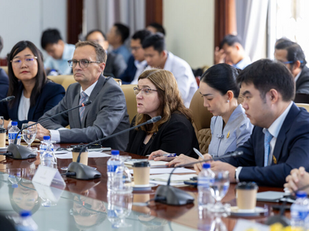 Cambodia is moving ahead with its new Agri-Food Industrial Park (AIP) framework, backed by Australia. A meeting held in Phnom Penh in late August brought together the Council for the Development of Cambodia (CDC) and the Australian Embassy, along with agro-industrial investors and development partners, to explore the opportunities the new framework opens up.
