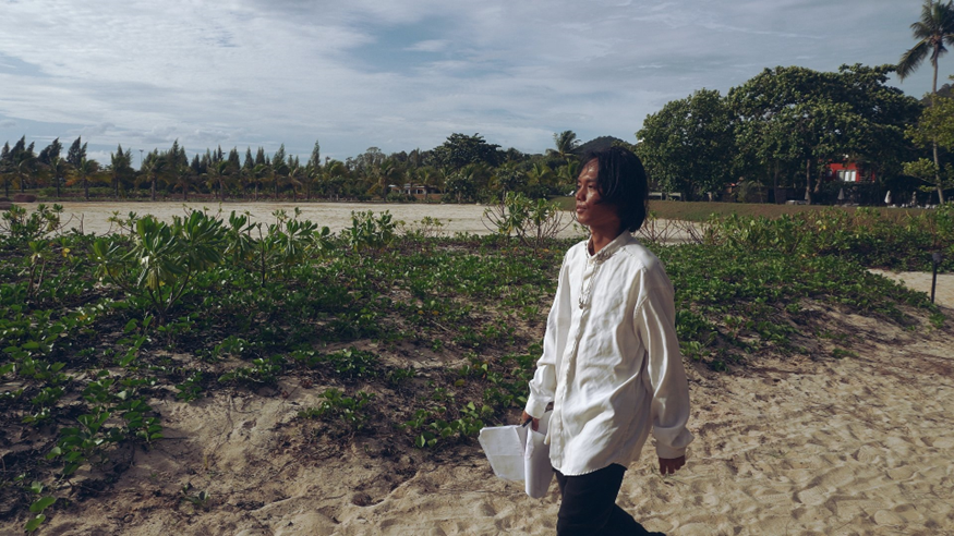 En quête de matériau, le long du littoral de Kep