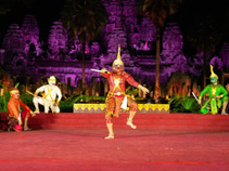Un dîner de gala au pied du Bayon, à Siem Reap, a réuni plus de 600 invités venus du monde entier.