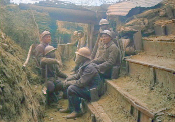 Let us recall that on November 11, 1918, the armistice ending the guerre de 14-18 was signed. The First World War, which caused more than 18 million deaths, saw the participation of thousands of volunteers from the French colonial empire. Among them were also Cambodians.