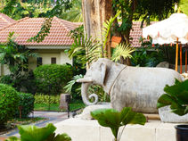 Entre temples millénaires et frangipaniers en fleur, l'un des hôtels les plus élégants du Cambodge transforme le voyage d'affaires en art de vivre