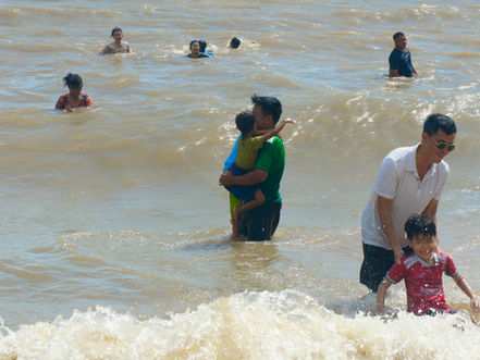 Kep has once again confirmed its appeal. During the Pchum Ben holidays, the small coastal province welcomed a steady influx of local visitors looking to relax by the sea.
