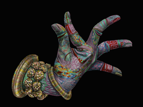 L’exposition The Particles de l’artiste cambodgien Rith Bonrotanak, ouverte à Phnom Penh, n’est pas seulement une présentation d’objets plastiques et de formes visuelles. Elle devient une archéologie sensible, où chaque fragment raconte l’histoire d’un pays et la quête d’un individu.