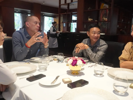 The Thalias Group’s establishments—Khéma, Topaz, and Malis—offer business lunches that, as their name suggests, are designed to foster professional meetings over refined menus at very affordable prices in an inviting and elegant atmosphere.