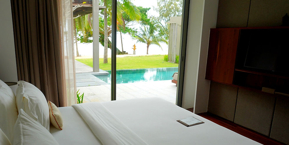 ...avec un intérieur luxueux, accès à la piscine privée et vue sur la plage