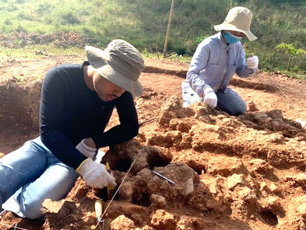 Archéologie & Angkor Thom : Des fouilles sur un ancien four à céramique à la porte Dei Chhnang d'Ang