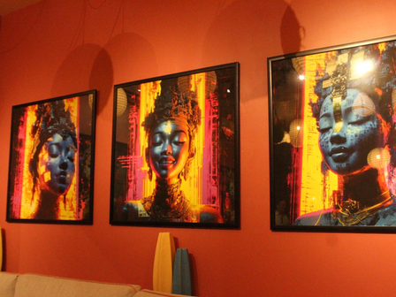 On May 20th, Bistro by Barista hosted the private opening of GUARDIANS, the first part of an exclusive art collection by Future Headspace. In the warm, intimate atmosphere of this Phnom Penh cultural space, gastronomy, wine, art and conversation intertwined into a truly singular evening.
