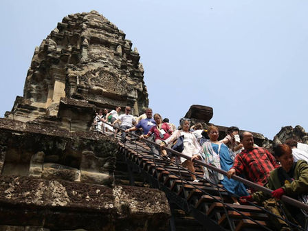 Despite a tense regional context, the Angkor Archaeological Park saw remarkable attendance for the traditional Khmer New Year (Choul Chnam Thmey).