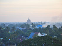 Un exemple des endroits où il fait bon vivre au Cambodge : Battambang, la ville au charme encore un peu français, la ville où le temps semble s’écouler si lentement et si paisiblement…reportage de Steve King.