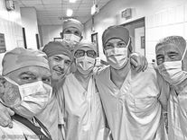 À Kampong Cham, le photographe Grégory Herpe s’associe à l’association Arkoun pour documenter et prolonger une mission chirurgicale vitale. Dans un hôpital public où les patients attendent des mois pour une opération, cette rencontre entre objectif et bistouri révèle les silences d’un système médical sous tension, entre urgences oubliées et transmission d’expertise.