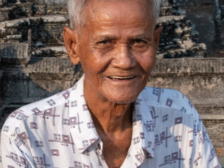 Siem Reap & Portrait : Dy Proeung, l’homme qui bâtit Angkor dans son jardin