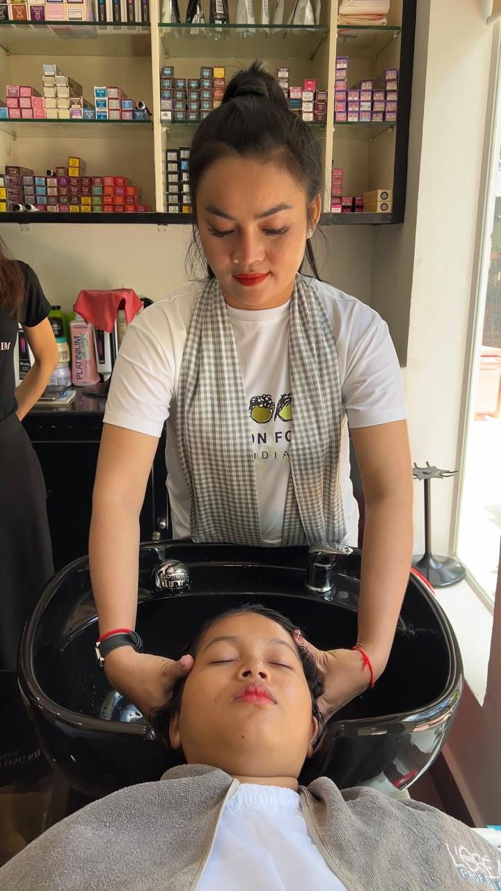 La formation ne s’arrête pas là. Fortes de leurs acquis, ces femmes s’apprêtent à élargir leur savoir-faire avec des modules imminents de coupe de cheveux et de coloration, permettant d’élargir encore leur palette de services