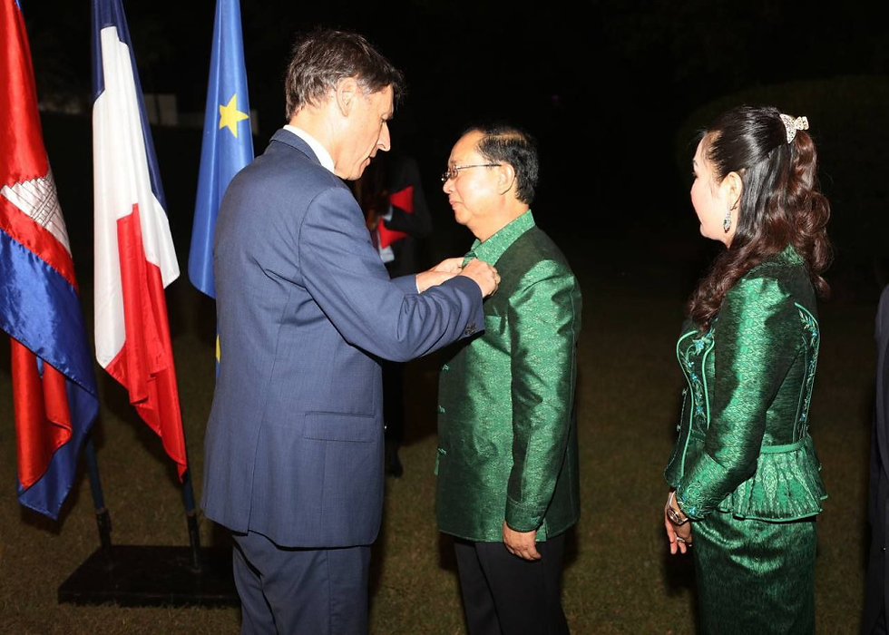 La Légion d’Honneur pour le ministre de la Santé S.E. Monsieur Chheang Ra