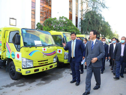 Cambodge & Environnement : Ces camions destinés à améliorer le service de ramassage des déchets