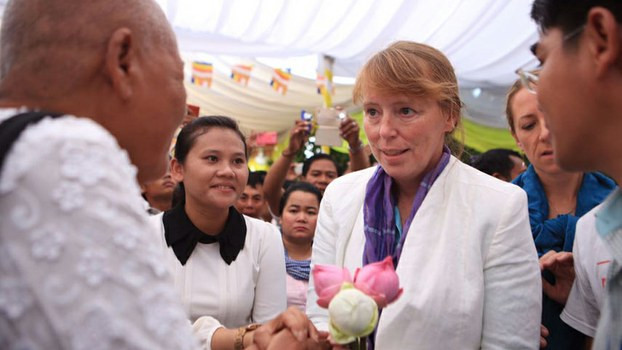Rhona Smith : ''J'estime que je devrais avoir le droit de le rencontrer Kem Sokha''
