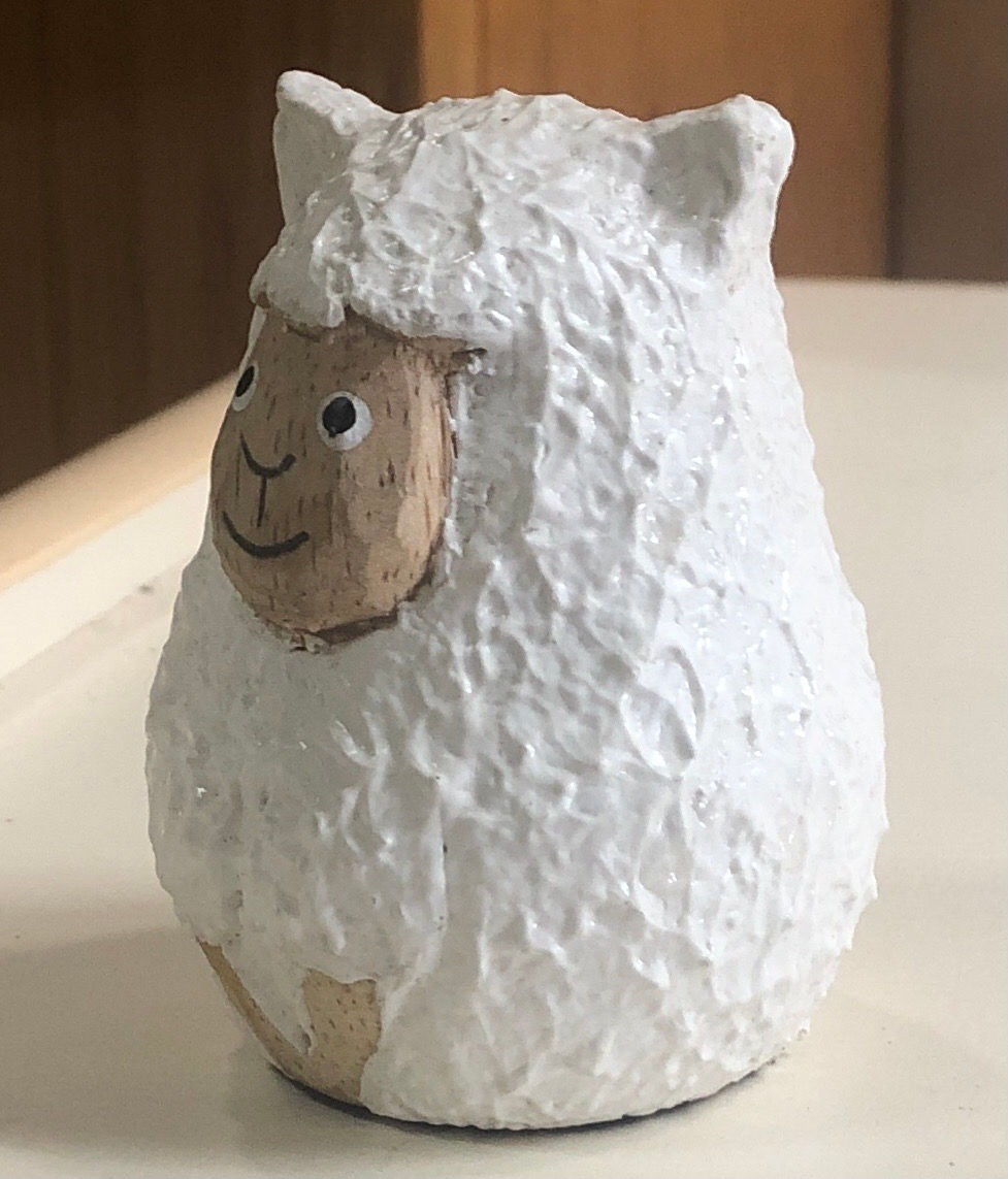 Deco sheep statue
