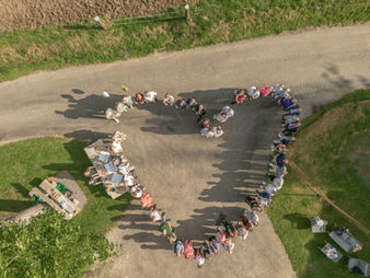 Natürliches Brautpaar-Porträt bei Hochzeit in Zürich, Hochzeitsfotografie Schweiz
