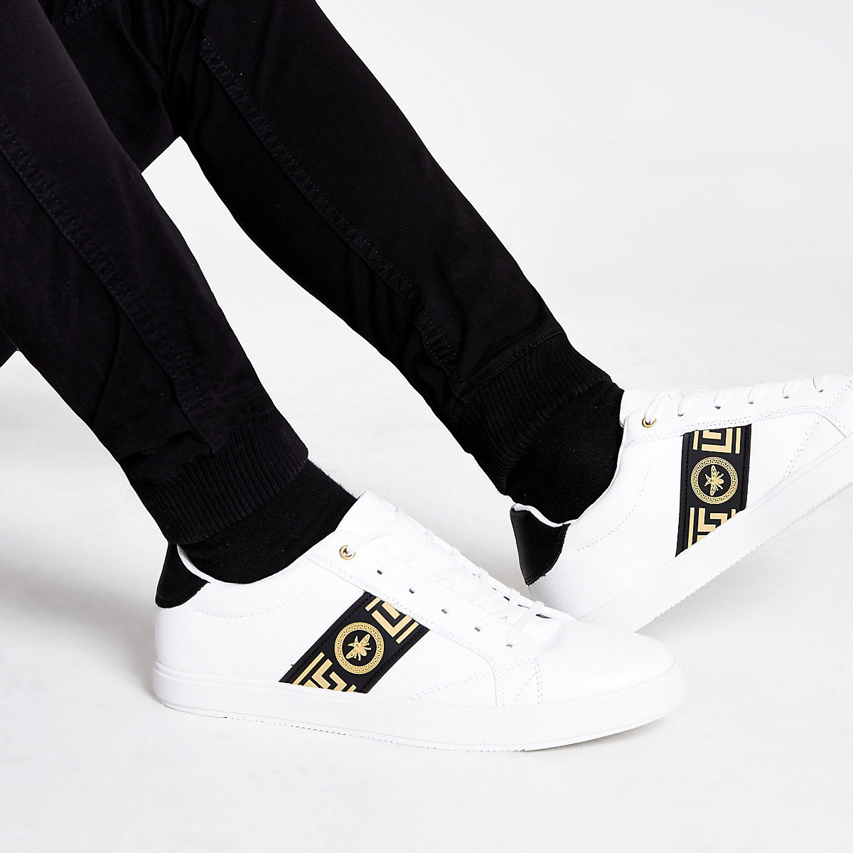 Baskets blanches à lacets pour guêpes

LIVRAISON GRATUITE 