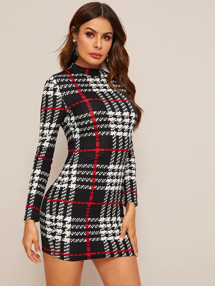 Miniature : Robe Moulante À Carreaux Avec Col Montant

LIVRAISON GRATUITE 