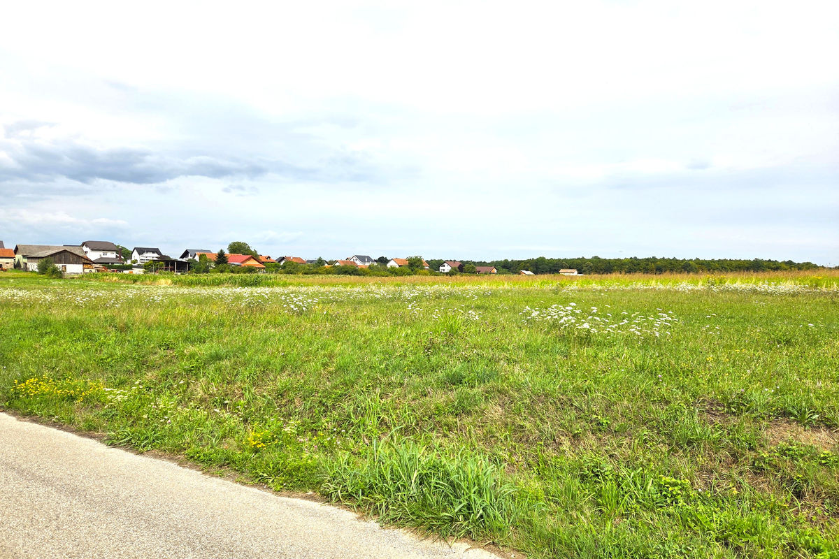 Zagreb, O. Obrež, građ. teren 4952 m2, s projektom za starački dom