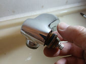 トイレ内手洗い部品交換工事