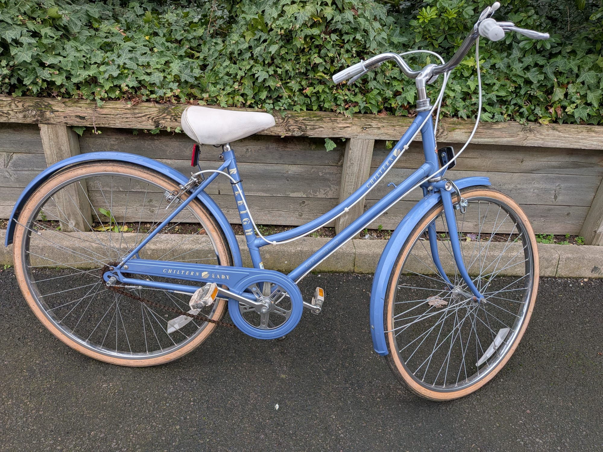 Vintage Raleigh Chiltern Womens Bicycle. Superb Condition For Age.