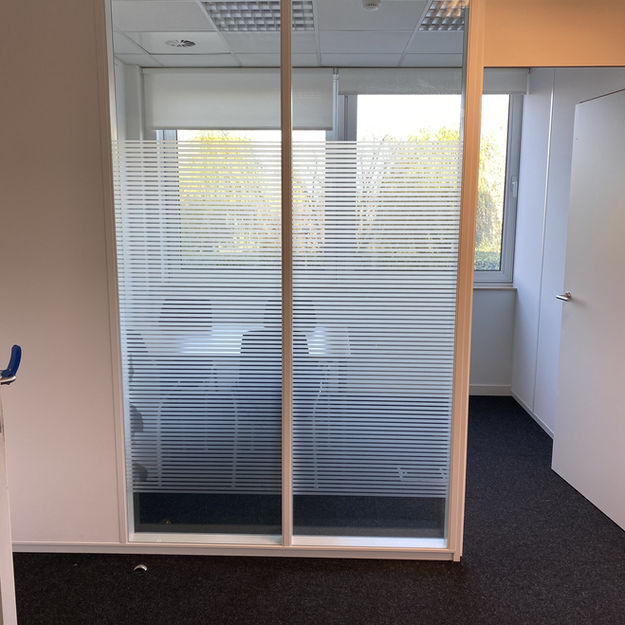 zandstraalfolie kantoor drie kwart privacy folie