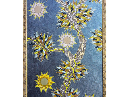 Tableau symbolique contemporain représentant un arbre de lumière traversé par des soleils rayonnants dans des tons bleus, verts et jaunes, évoquant la circulation de la lumière intérieure et l'éveil de la conscience.