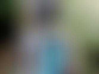 Tableau spirituel et méditatif de NadhAme, peinture au marqueur acrylique en pointillisme bleu et noir, inspirant un voyage intérieur et chamanique.