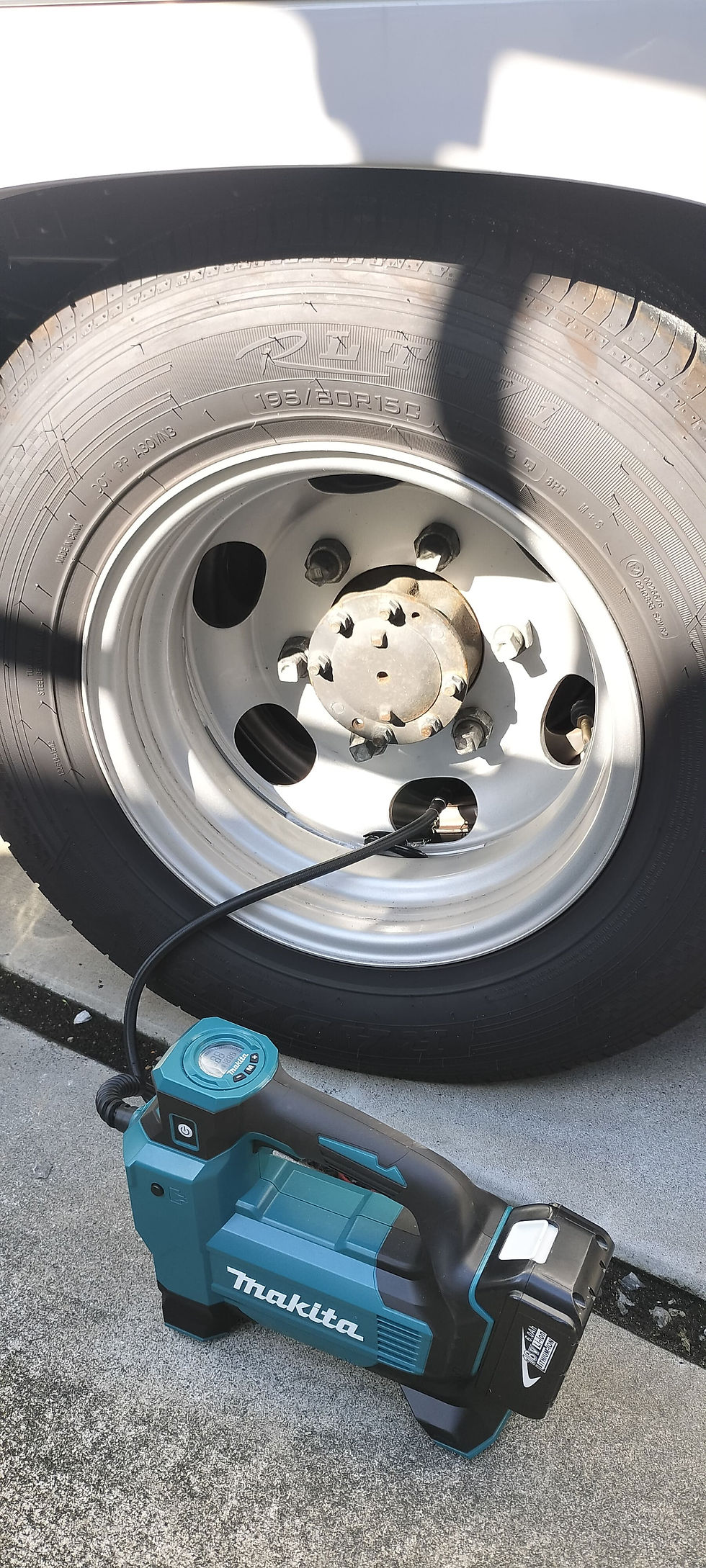 🚐キャンピングカー【貸出前チェック】空気圧点検で安心ドライブを!