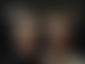 Dennis Waterreus en Laurens Kuijpers in de studio van podcast Onder Spanning