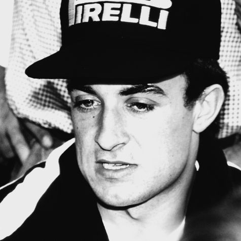 照片-公式-1-课程-电路-hungaroring-1989-jean-alesi-pilot-paddock-portrait.jpg