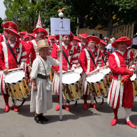 photo-festival-of-winegrowers-vevey-procession-parade-defile-costumes-drummers-fanfare-cent-suisse