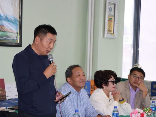 "ОЮУНЛАГ 7 ХОНОГ" хөтөлбөрийн хүрээнд "Зохиолч-уншигч" уулзалт боллоо