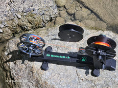 Praktisches Flyline Tool für Fliegenfischer zur Fliegenschnurpflege direkt am Flussufer.
