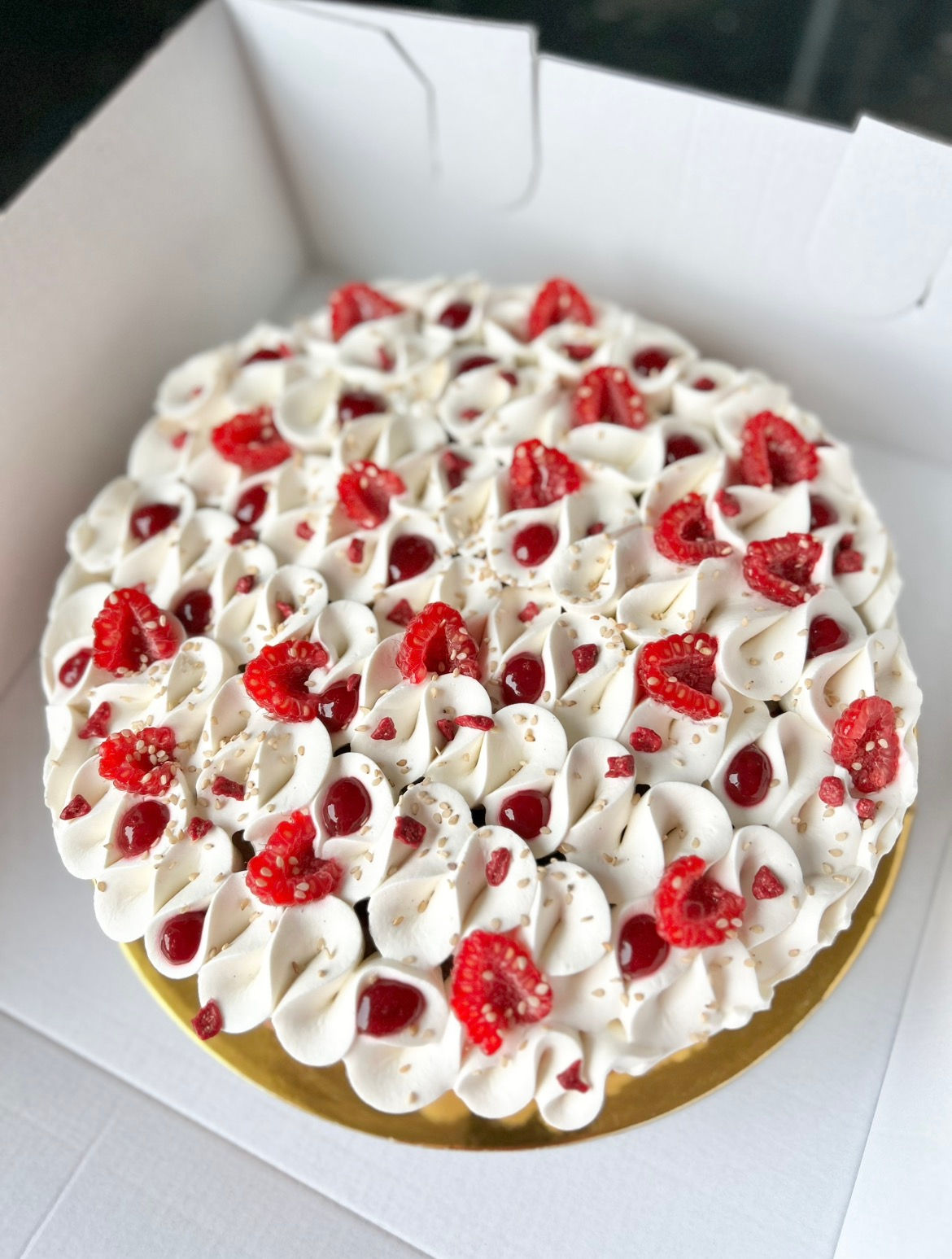 Himbeer-Sesam Cake