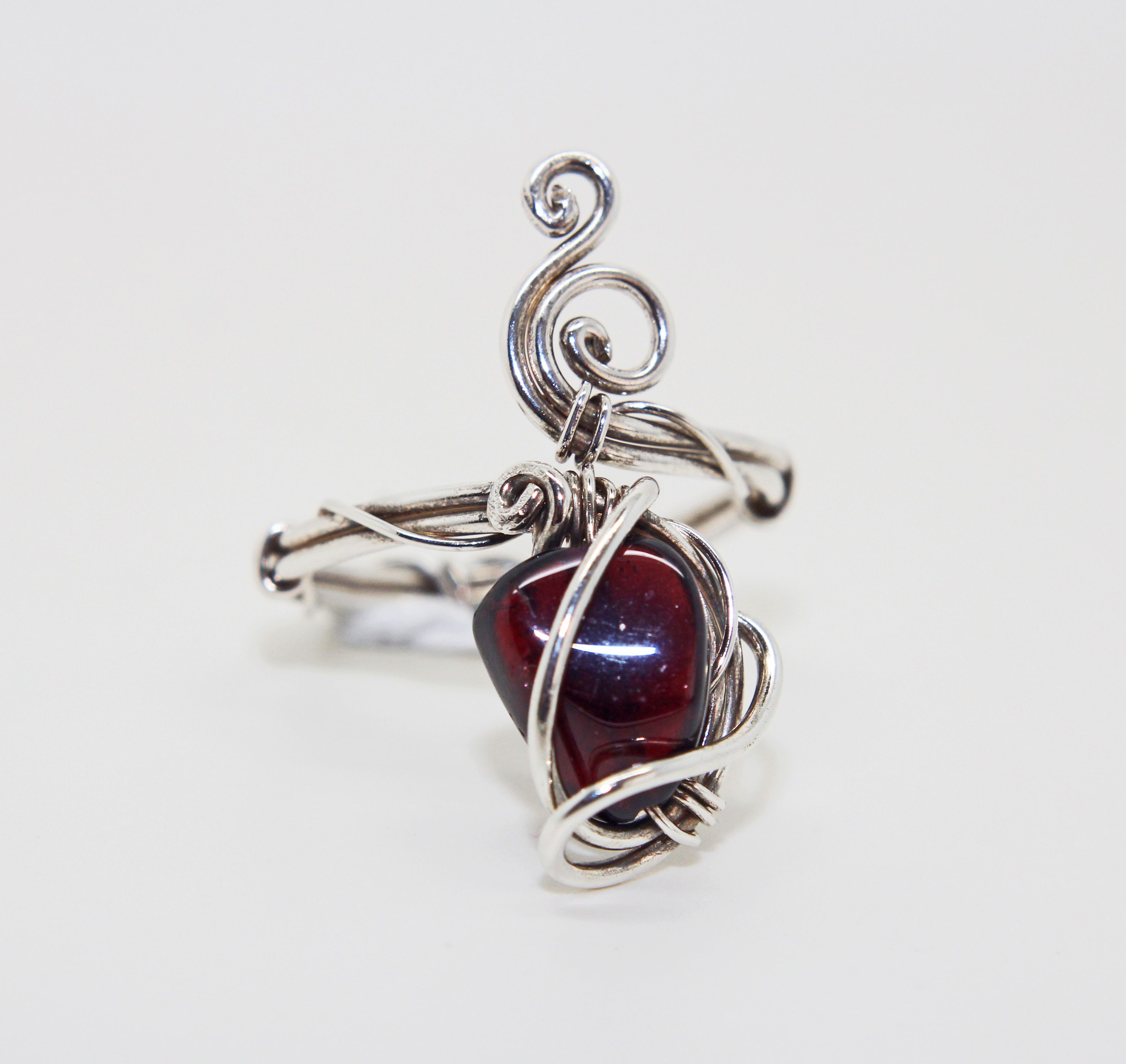 Garnet Sterling Silver Ring "Dalera"