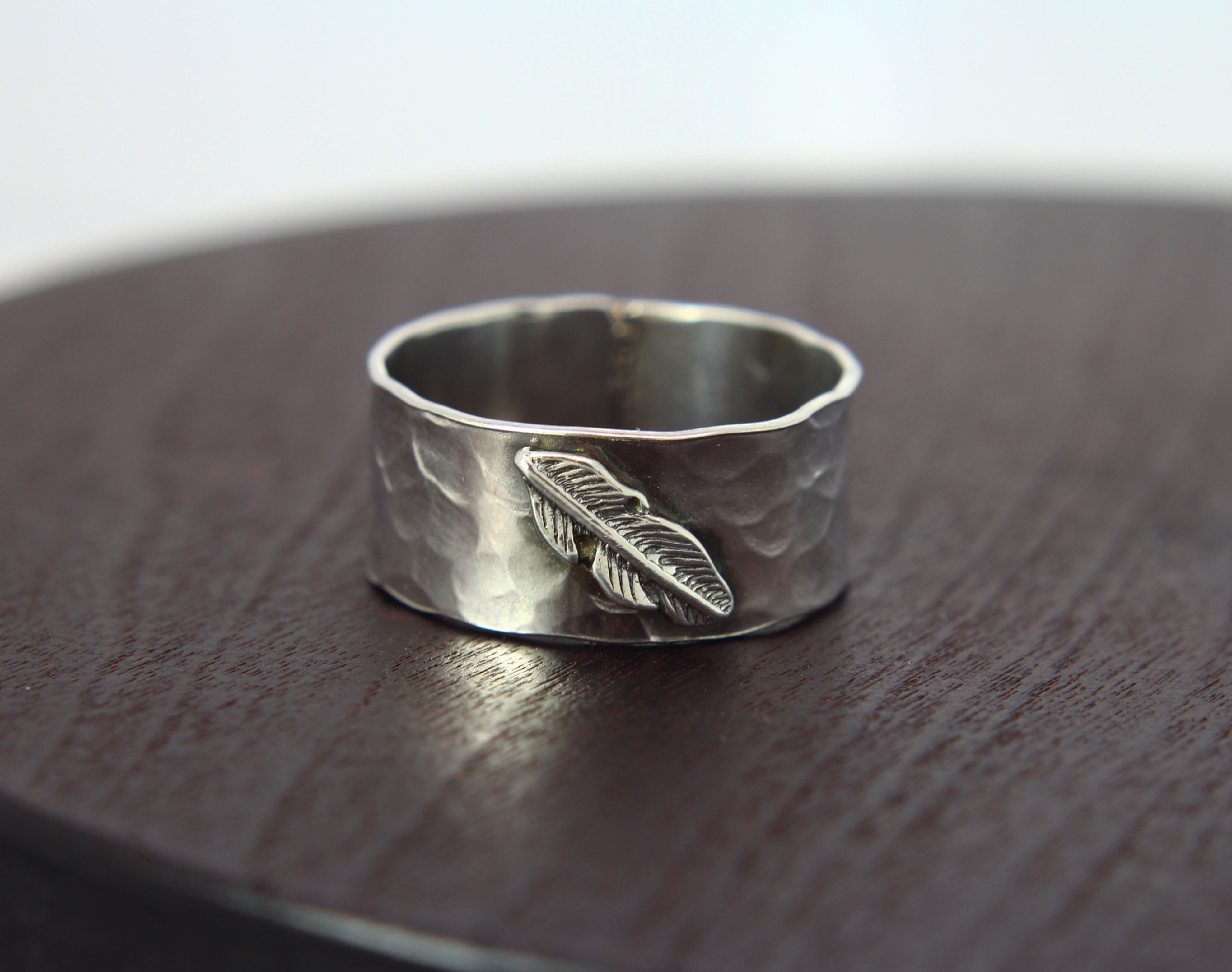 Massive silver ring ''Stone feathert'' filigree ring - hammered band - wide ring