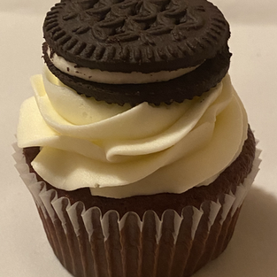 GF Cookies & Cream Cupcake