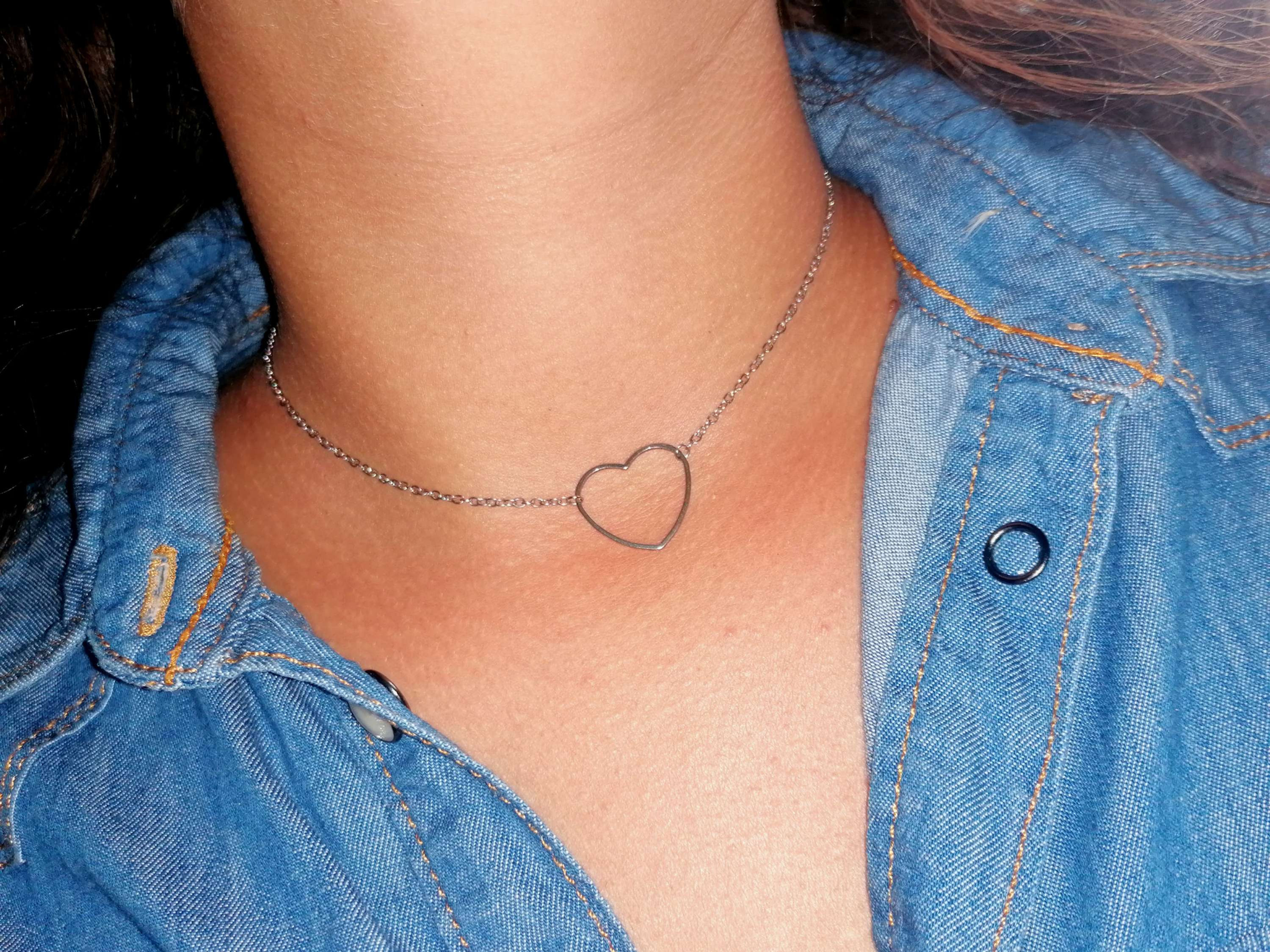 Collier ras de cou femme chaîne argentée Acier inoxydable cœur connecteur 