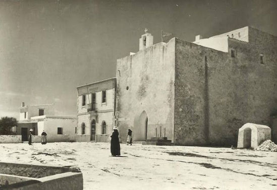 Formentera estuvo años olvidada, tuvo una repoblación tardía en el siglo XVIII cuando se volvió a asentar como una residencia estable, en donde se construyó una iglesia, esta fue la primera que se le dedicó a San Francesc Xavier en el año 1738.jpeg