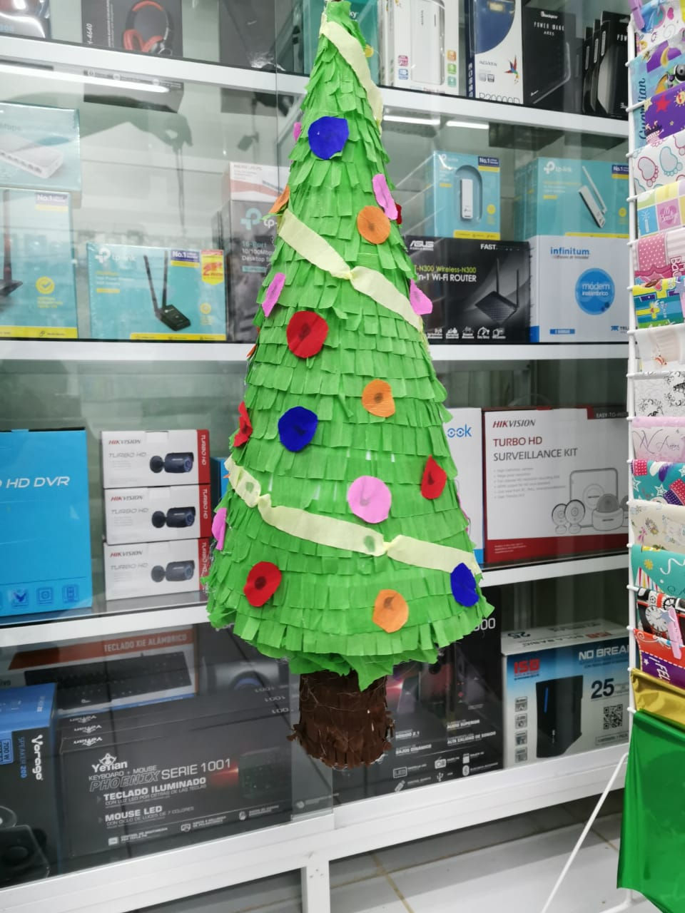 Piñata Pino Navideño