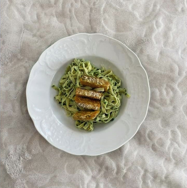 Tagliatelles d'épinards au tempeh de pois chiches frais